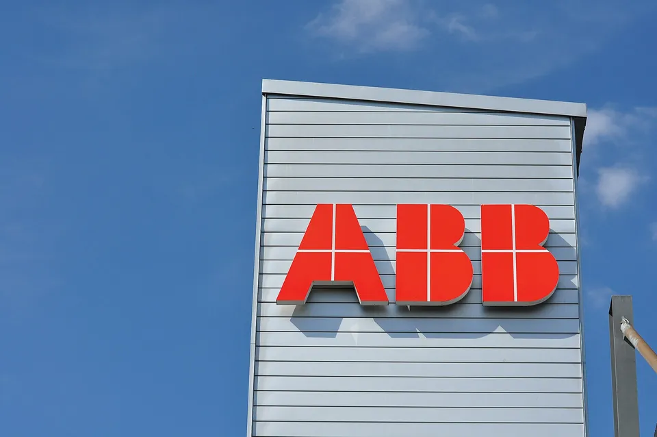 Die US-Aktien bewegen sich gemischt, Öl sinkt, der SMI baut seine Verluste aus; ABB fällt, Richemont steigt