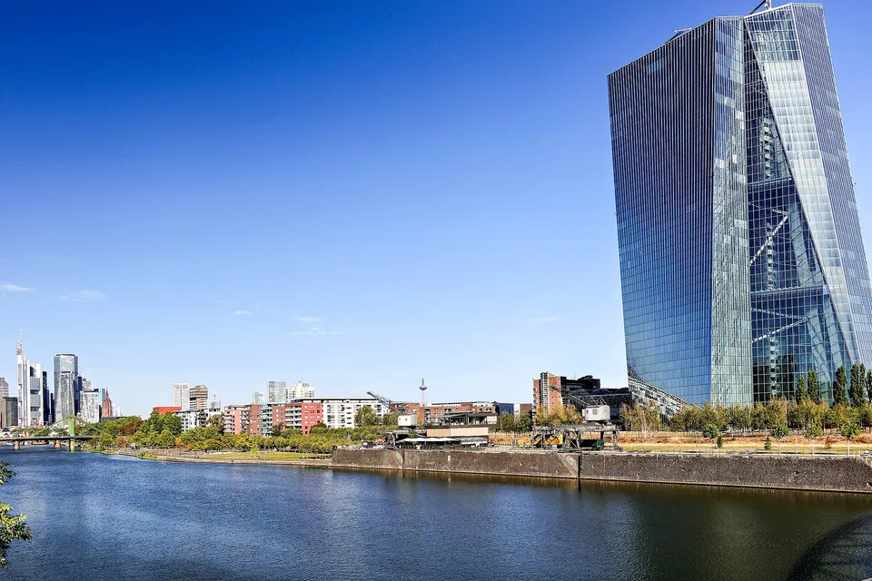 DAX Falls 1.7% on Oil Above $100, Eyes ECB Rate Decision