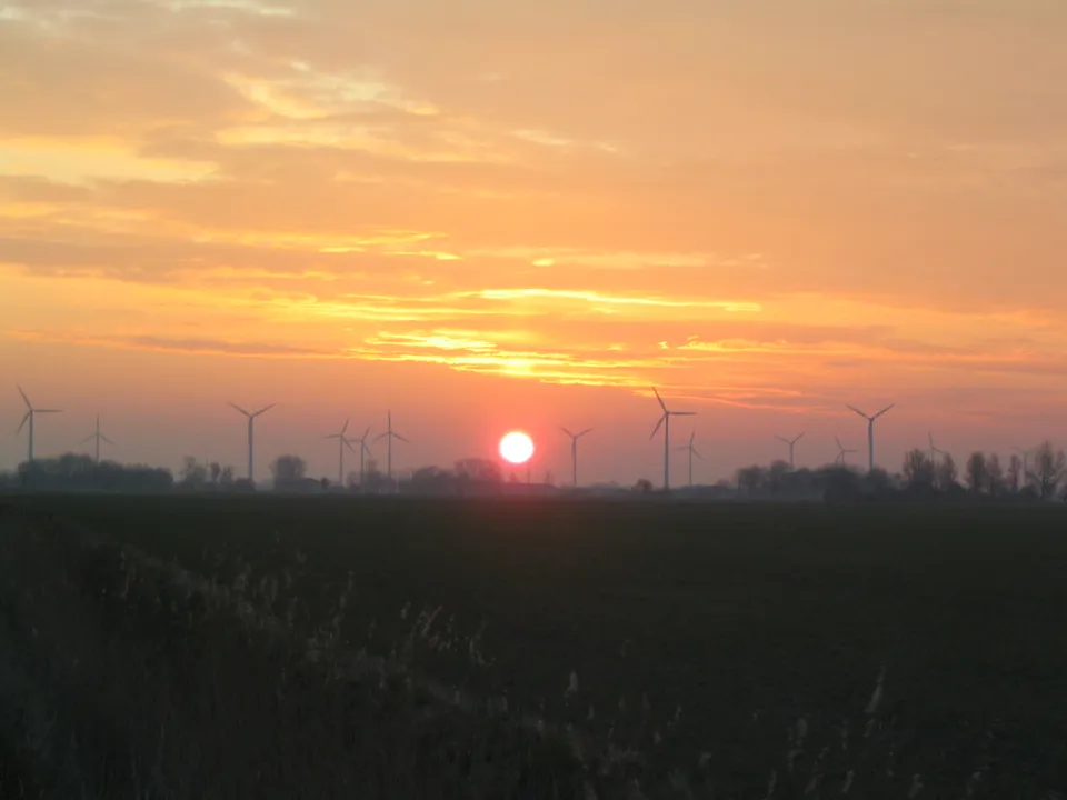 Six small-cap energy stocks trading below 7x P/E with 29% average upside