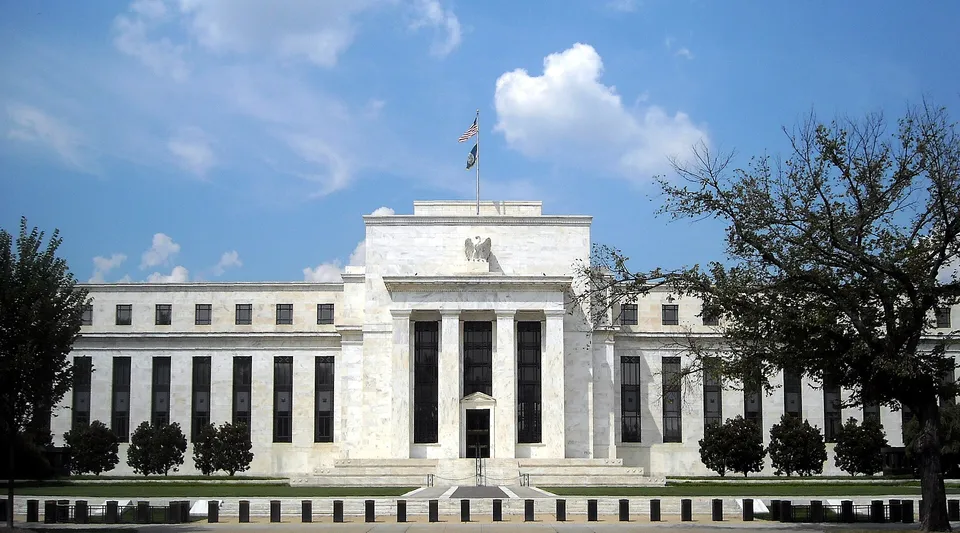FTSE 100 Rises as Fed Hike Lifts Mood Ahead of BoE Decision
