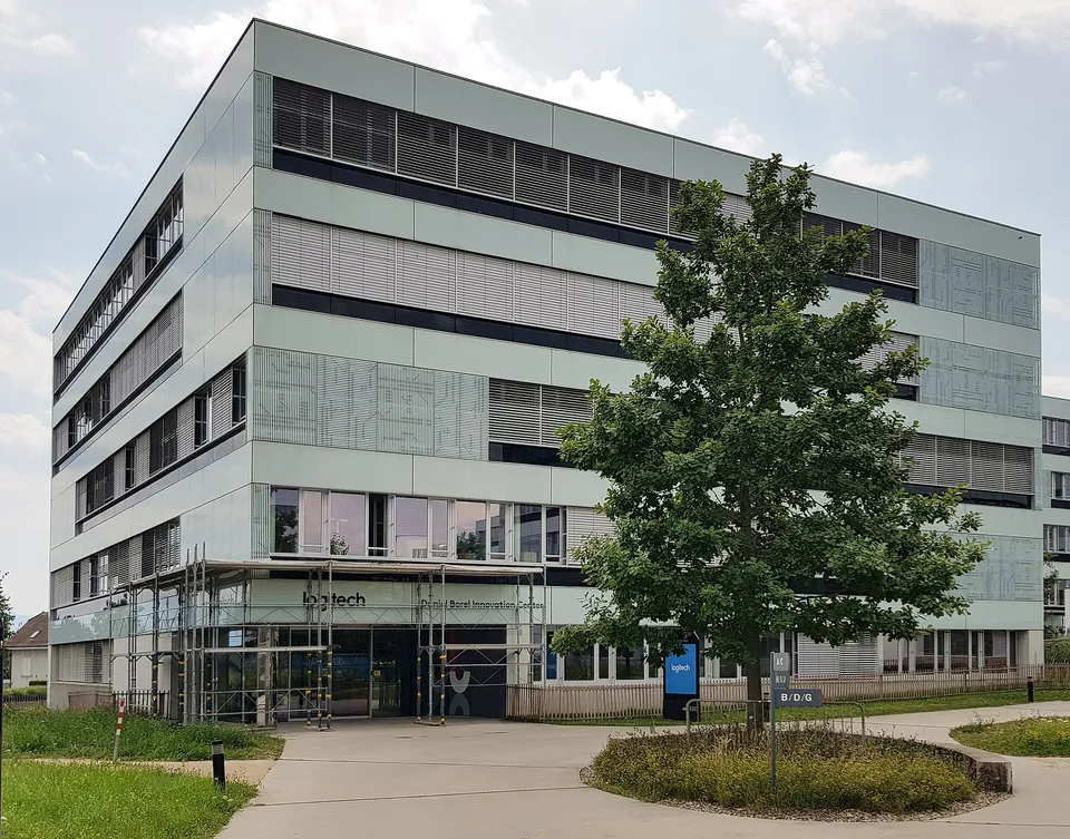 Swiss and US markets rise on Fed independence, Logitech leads SMI