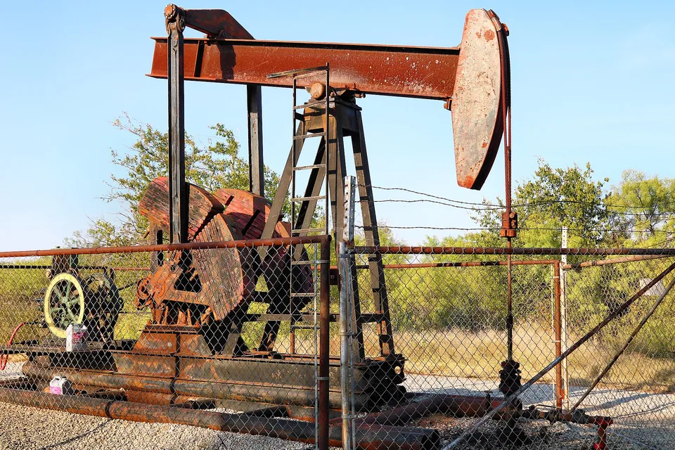 North Dakota oilfield activity rises as crude prices climb toward $80