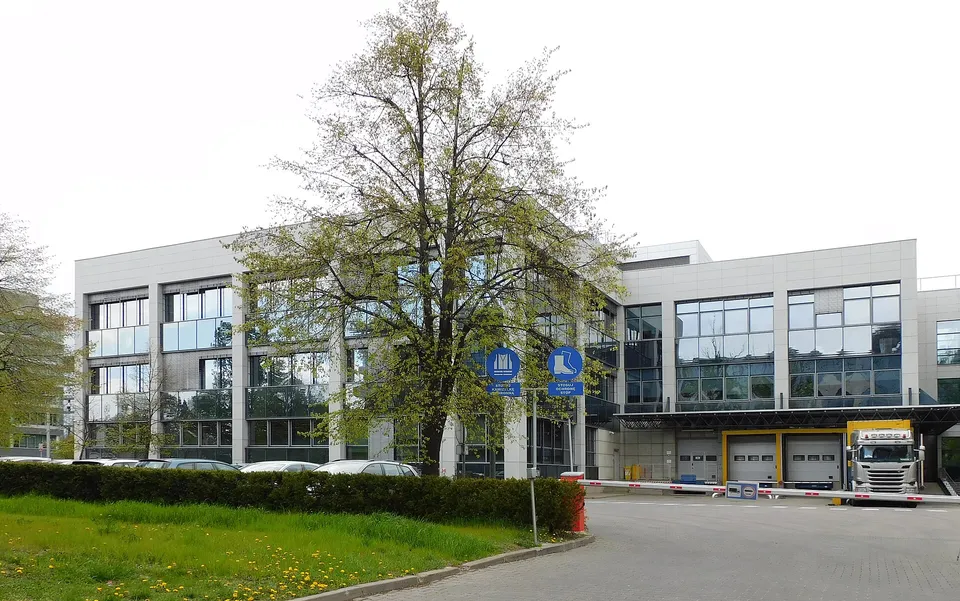 SMI opens higher with Galderma, Sandoz debuts amid KI chip demand