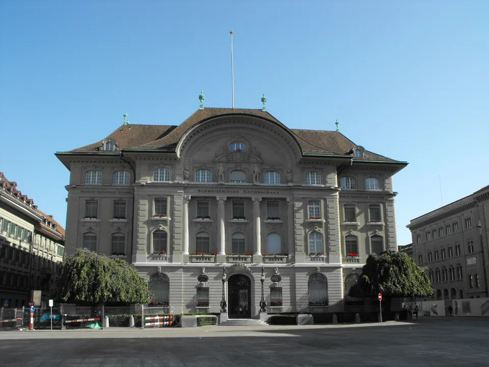 Carry traders target Swiss franc as yen loses appeal