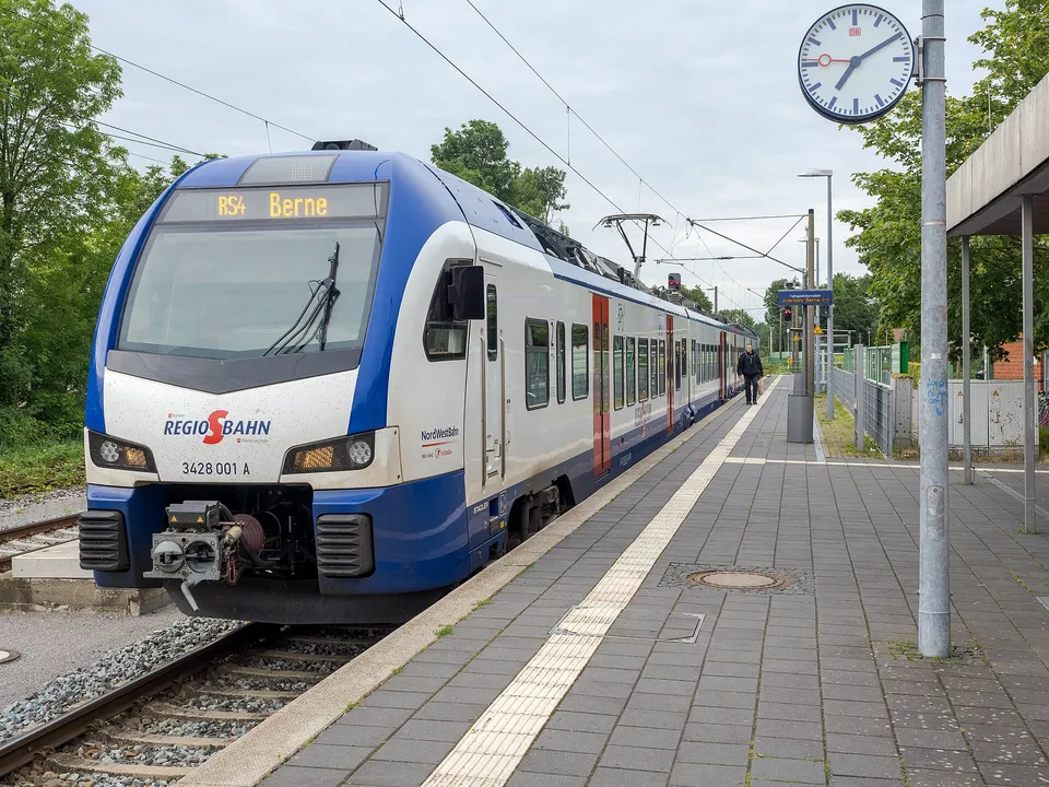Stadler Rail verzeichnet im H1 2026 ein Umsatzwachstum von 40 %, die Aktien fallen um 22 %