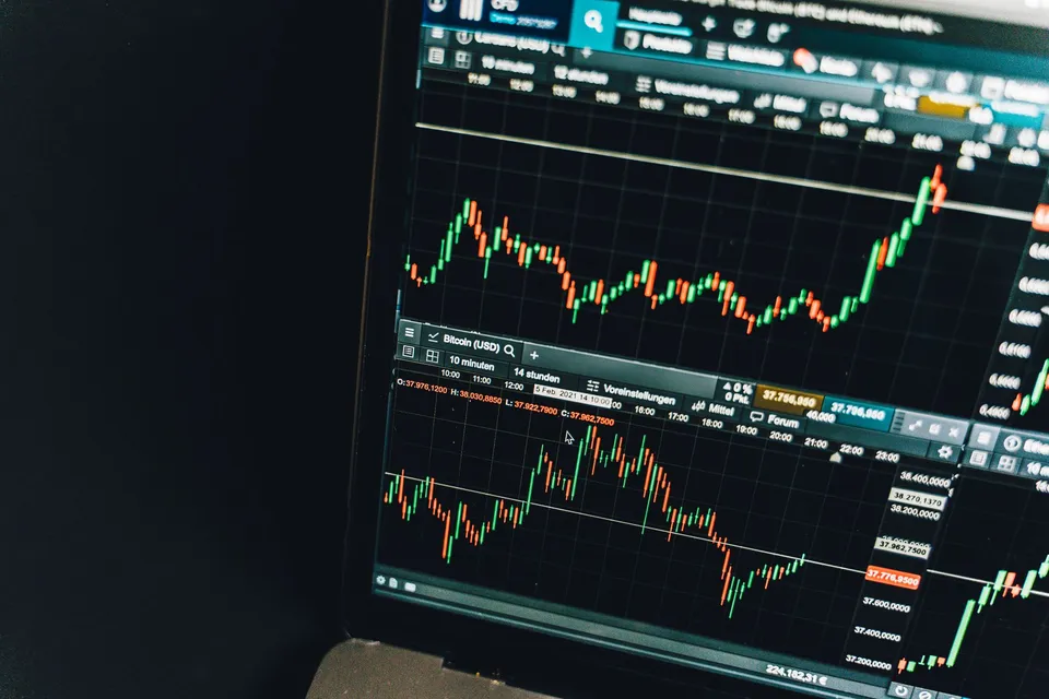 SMI Drops Below 14,000 for First Time Since Mid-June as Energy Fears Weigh