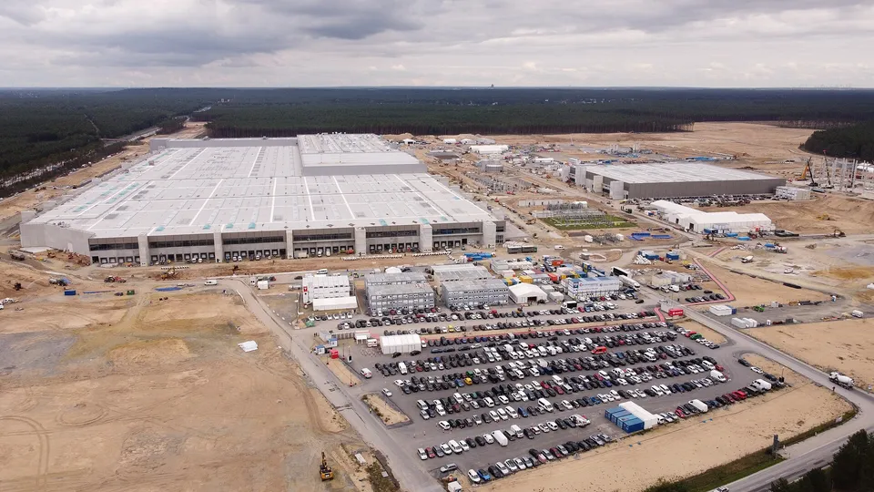 Tesla setzt den Verkauf von Solardächern nach einem Jahrzehnt ein und verlegt sich auf Photovoltaik-Module