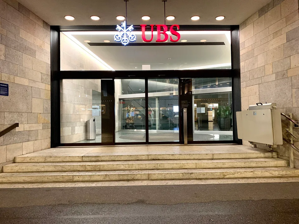 Swiss Market Index holds gains amid Fed hike, UBS gains amid Ständerat vote