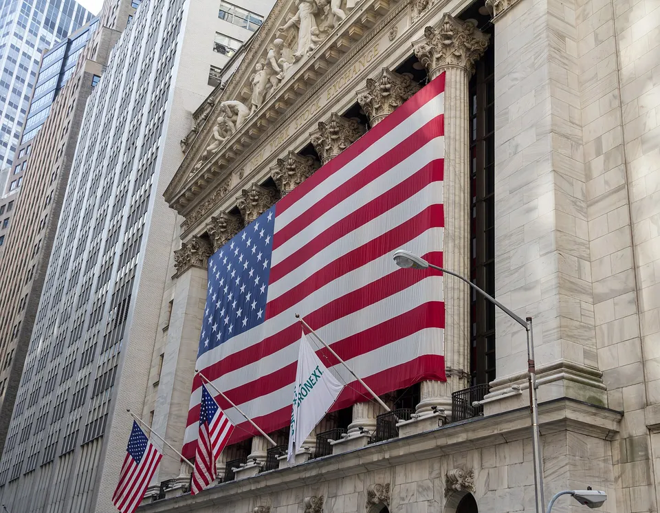 Gray Media refinances $750 mln debt at 7.5% to cut costs